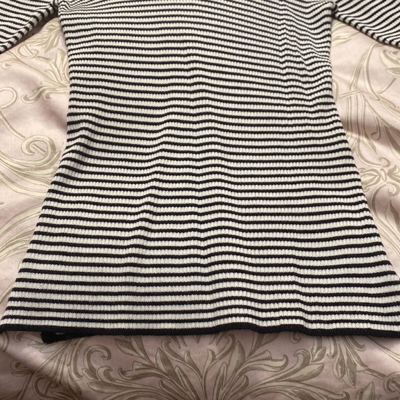 Venus striped stretchy top. Size medium - Picture 5 of 8